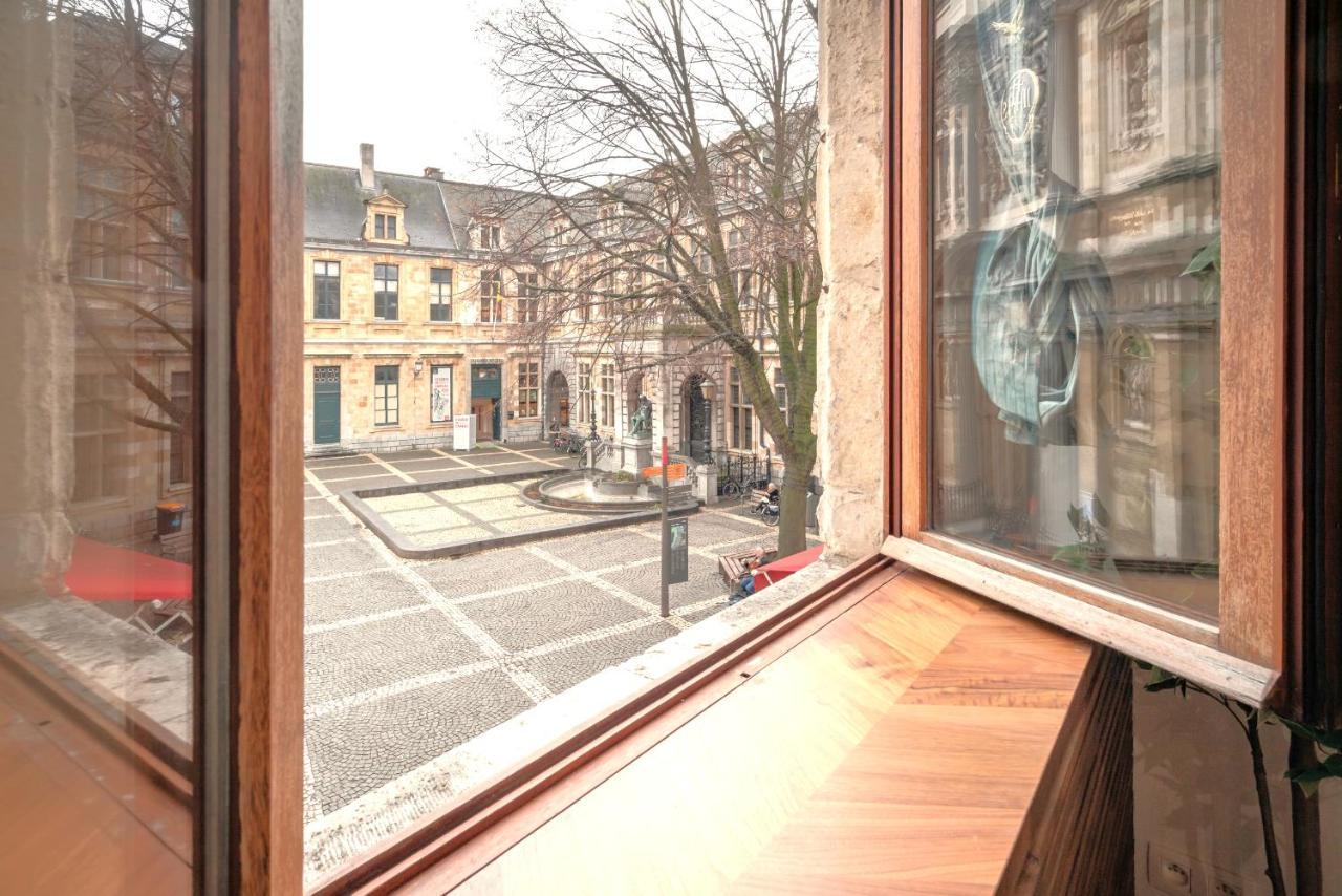 The Hendrik Square